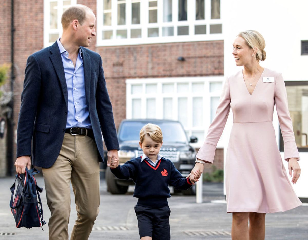 Før i tiden havde royale børn ikke et efternavn, når de begyndte i skole. Nu har de det. Prins George er er derfor blevet kaldt Goerge Cambridge, fordi hans far er hertug af Cambridge. Foto: Scanpix