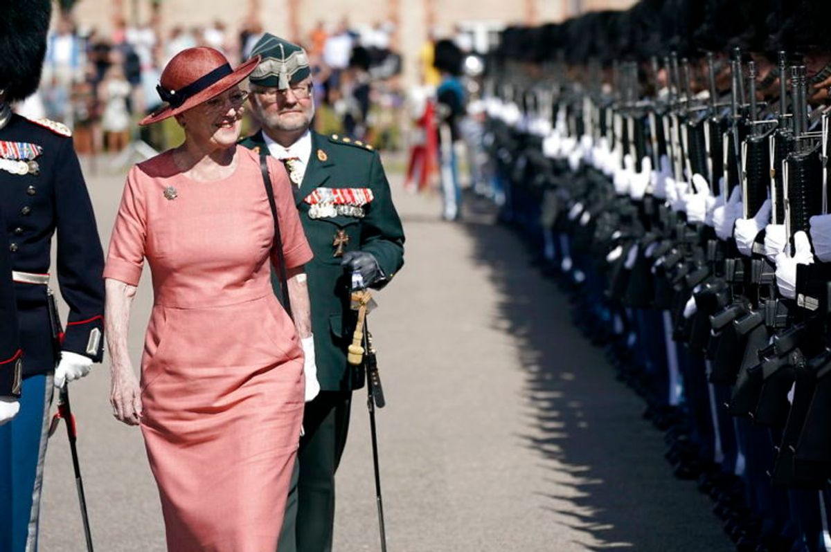 Dronning Margrethe er fredag tilbage i København. KLIK FOR FLERE BILLEDER. Foto: Scanpix