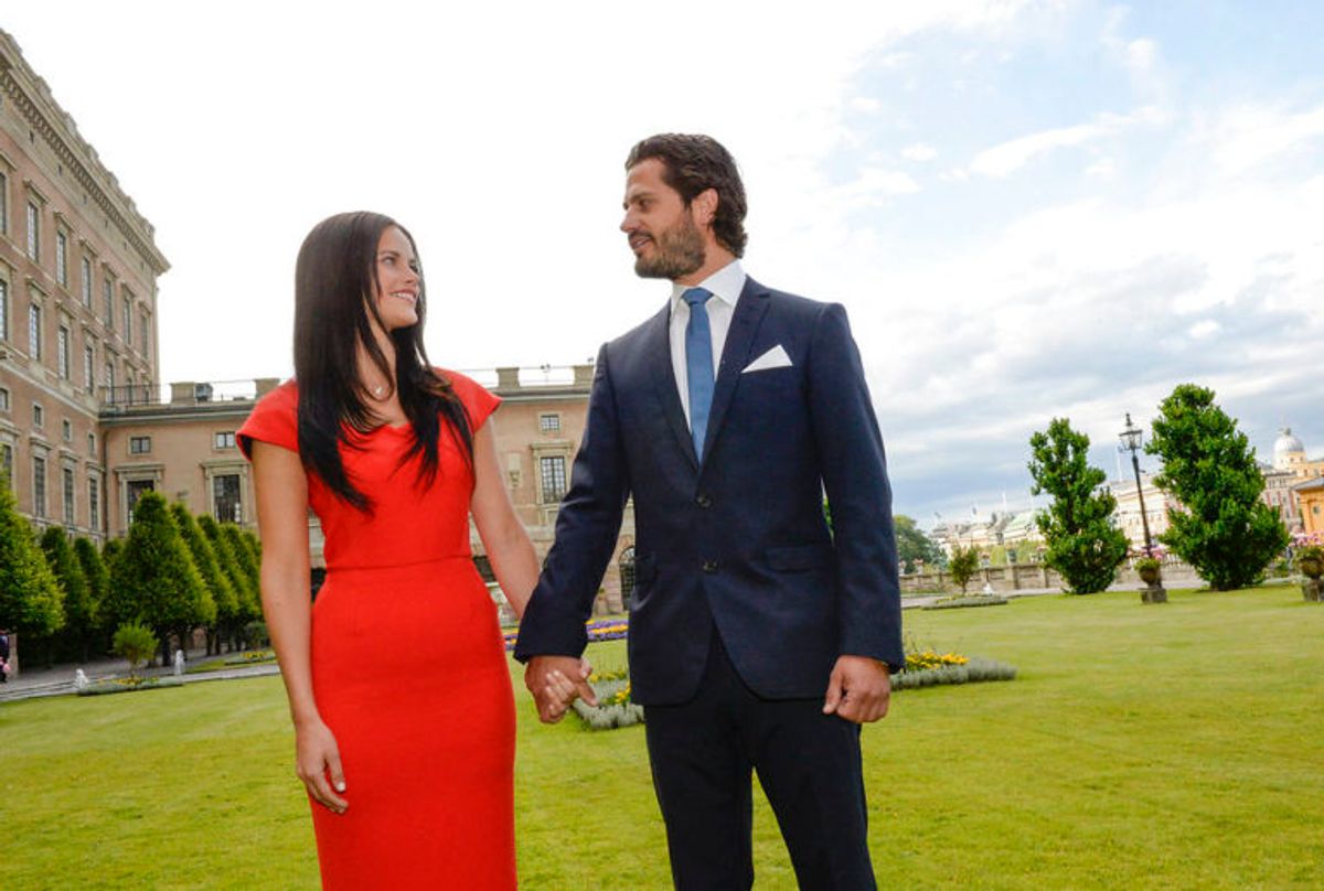Prins Carl Philip og Sofia Hellqvist offentliggør deres forlovelse i 2014. Tidligere har hun været realitydeltager og blev særlig kendt for at kysse en tidligere pornostjerne i Las Vegas. Foto: Scanpix