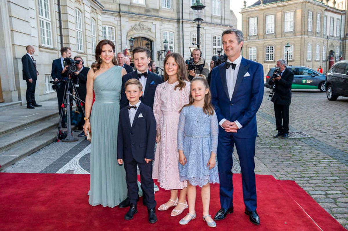 Kronprins Frederik, kronprinsesse Mary og parrets børn ankommer til middag i anledning af prins Joachims 50-års fødselsdag i Christian VII’s Palæ, Amalienborg i København, fredag den 7. juni 2019. Foto: Martin Sylvest/Ritzau Scanpix.