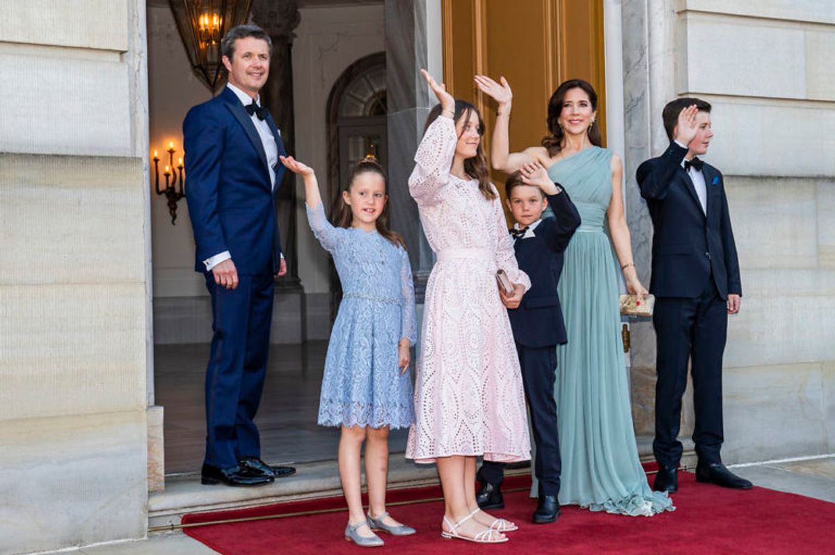 Kronprins Frederik, kronprinsesse Mary og parrets børn ankommer til middag i anledning af prins Joachims 50-års fødselsdag i Christian VII’s Palæ, Amalienborg i København, fredag den 7. juni 2019. Foto: Martin Sylvest/Ritzau Scanpix.
