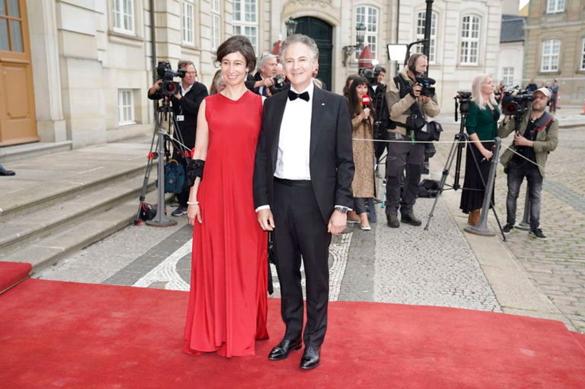 Frankrigs tidligere ambassadør i Danmark, Francois Zimeray, og hans hustru, Karine, ankommer til en middag i anledning af prins Joachims 50-års fødselsdag i Christian VII’s Palæ, Amalienborg i København. Foto: Scanpix.