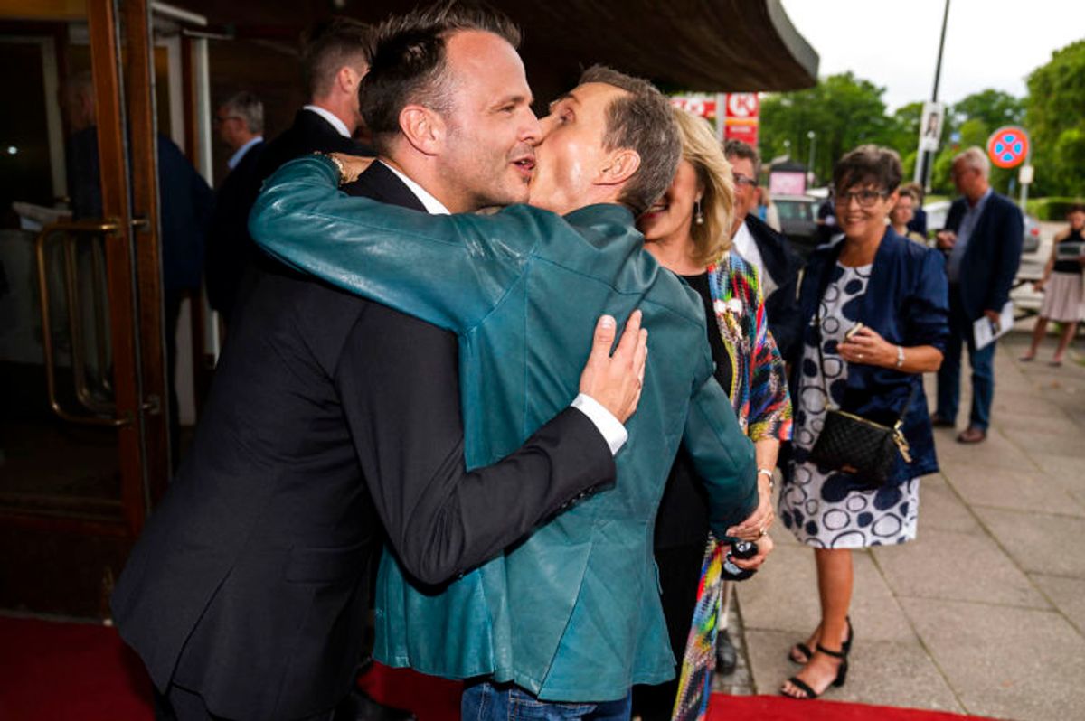 sendxnet Bryan Rice, Ole Henriksen og Susse Wold ankommer til Bellevue Teatret. Fødselsdagskoncert for prins Joachim på Bellevue Teatret i Klampenborg, mandag den 3. juni 2019. En række kunstnere har valgt at give Prins Joachim en særlig gave i anledning af Prinsens 50- a°rs fødselsdag. (Foto: Martin Sylvest/Ritzau Scanpix 2019)