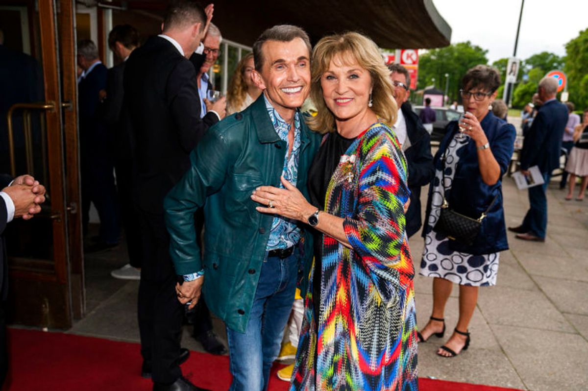 sendxnet Ole Henriksen og Susse Wold ankommer til Bellevue Teatret. Fødselsdagskoncert for prins Joachim på Bellevue Teatret i Klampenborg, mandag den 3. juni 2019. En række kunstnere har valgt at give Prins Joachim en særlig gave i anledning af Prinsens 50- a°rs fødselsdag. (Foto: Martin Sylvest/Ritzau Scanpix 2019)