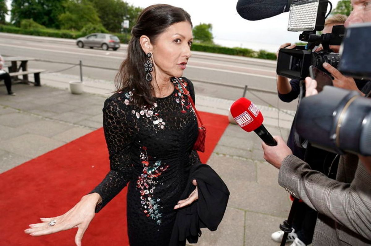 Grevinde Alexandra ankommer til fødselsdagskoncert for prins Joachim på Bellevue Teatret i Klampenborg, mandag den 3. juni 2019. En række kunstnere har valgt at give prins Joachim en særlig gave i anledning af prinsens 50-års fødselsdag. Koncerten blev med få timers varsel flyttet fra Sølyst til Bellevue Teatret pga risiko for skybrud. . (Foto: Martin Sylvest/Ritzau Scanpix)