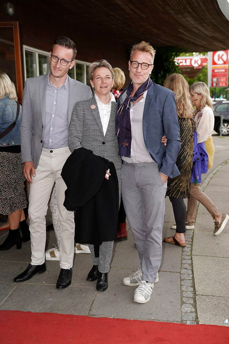Gæster ankommer til fødselsdagskoncert for prins Joachim på Bellevue Teatret i Klampenborg, mandag den 3. juni 2019. En række kunstnere har valgt at give prins Joachim en særlig gave i anledning af prinsens 50-års fødselsdag. Koncerten blev med få timers varsel flyttet fra Sølyst til Bellevue Teatret pga risiko for skybrud. . (Foto: Martin Sylvest/Ritzau Scanpix)