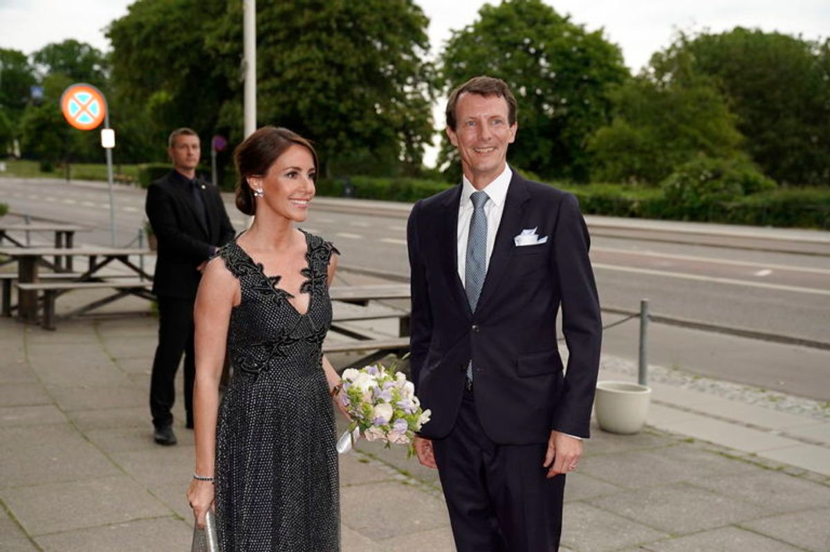 Prins Joachim og prinsesse Marie ankommer til fødselsdagskoncert for prins Joachim på Bellevue Teatret i Klampenborg, mandag den 3. juni 2019. En række kunstnere har valgt at give prins Joachim en særlig gave i anledning af prinsens 50-års fødselsdag. Koncerten blev med få timers varsel flyttet fra Sølyst til Bellevue Teatret pga risiko for skybrud. . (Foto: Martin Sylvest/Ritzau Scanpix)