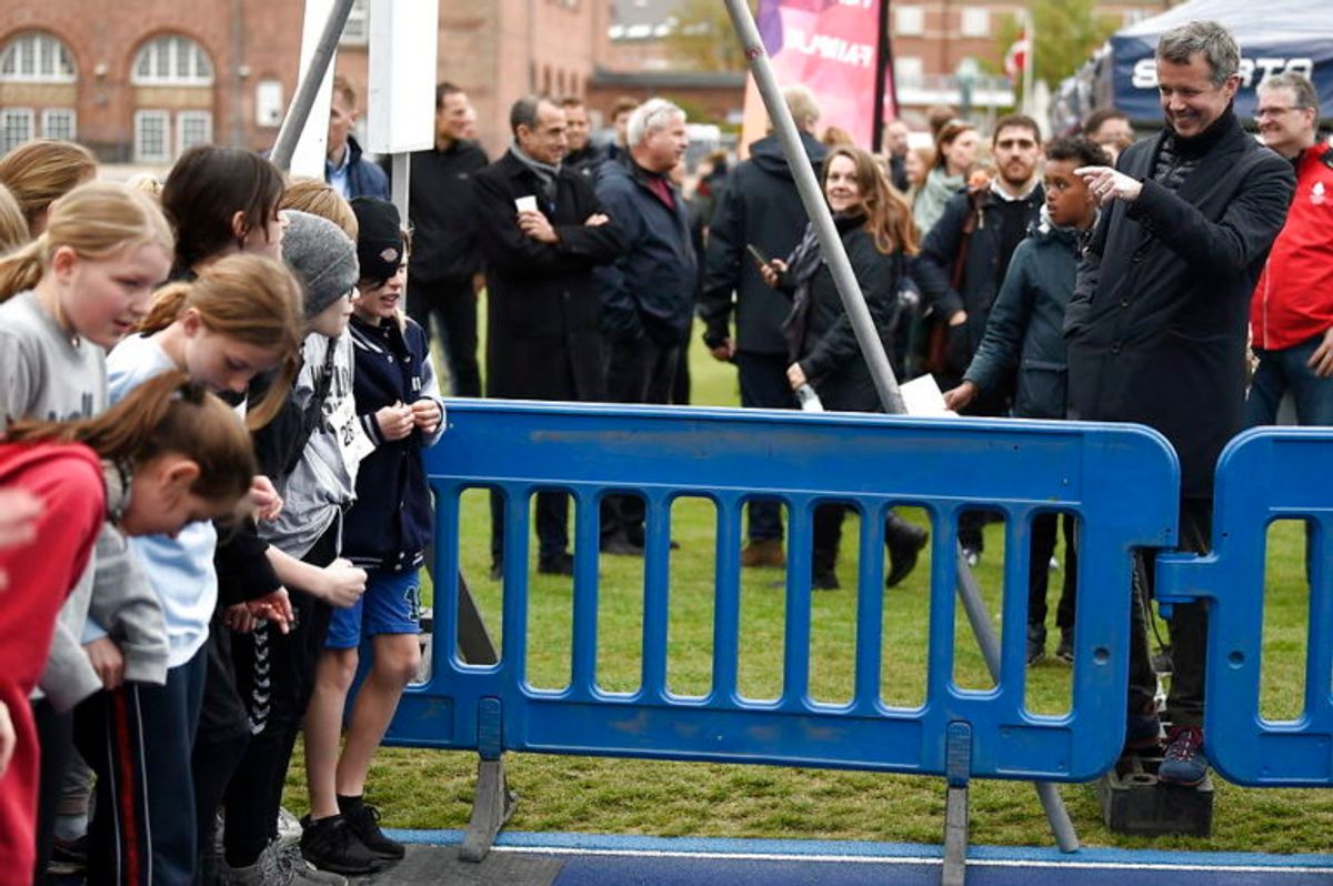 Kronprins Frederik deltager i Skole OL på Østerbro Stadion i København, onsdag den 8. maj 2019. Her sammen med Københavns overborgmester Frank Jensen. KLIK VIDERE FOR FLERE BILLEDER. (Foto: Liselotte Sabroe/Scanpix 2019)