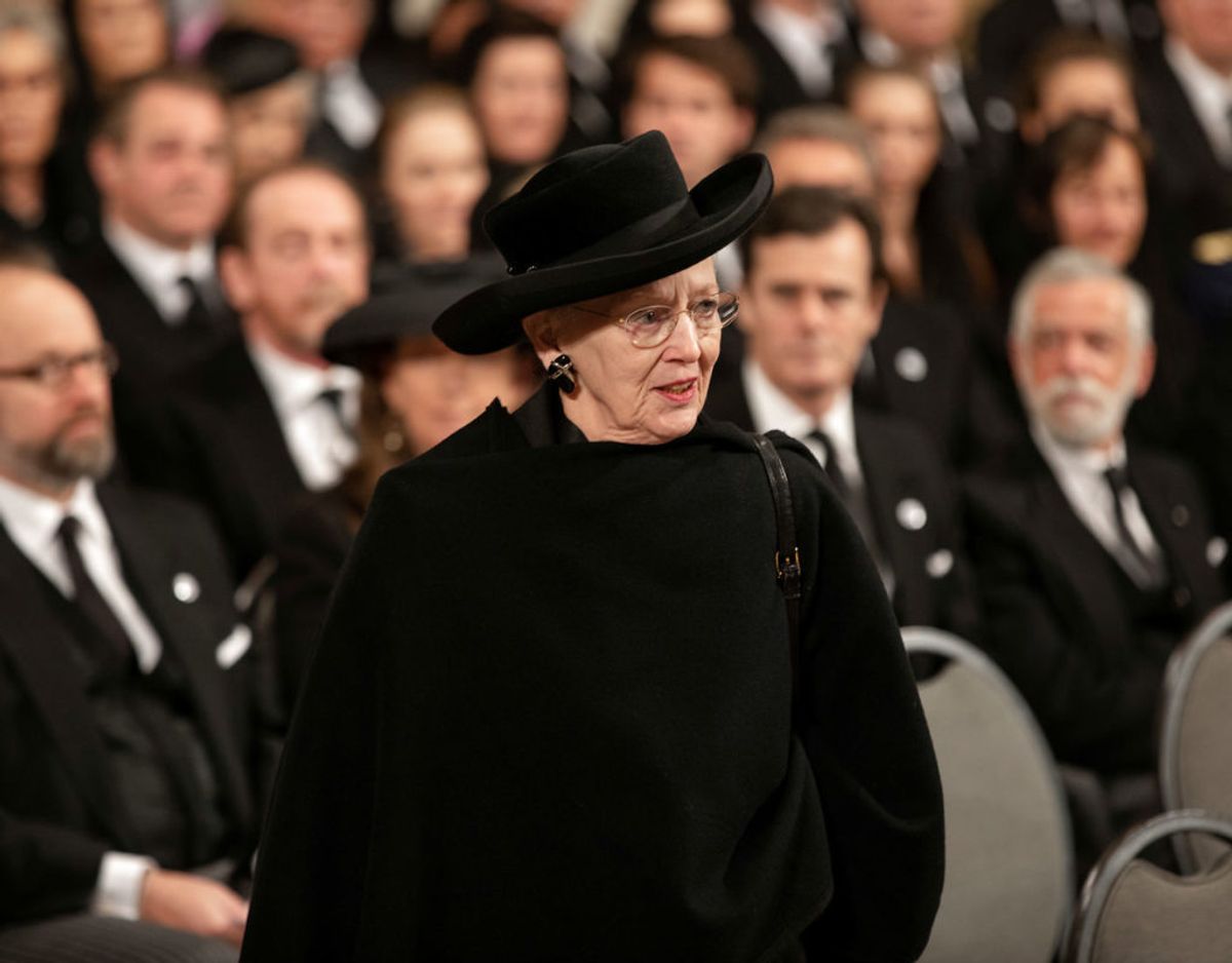 Det var en lettere berørt dronning Margrethe, der deltog i statsbegravelsen i Notre Dame Katedralen i Luxembourg. Foto: Scanpix