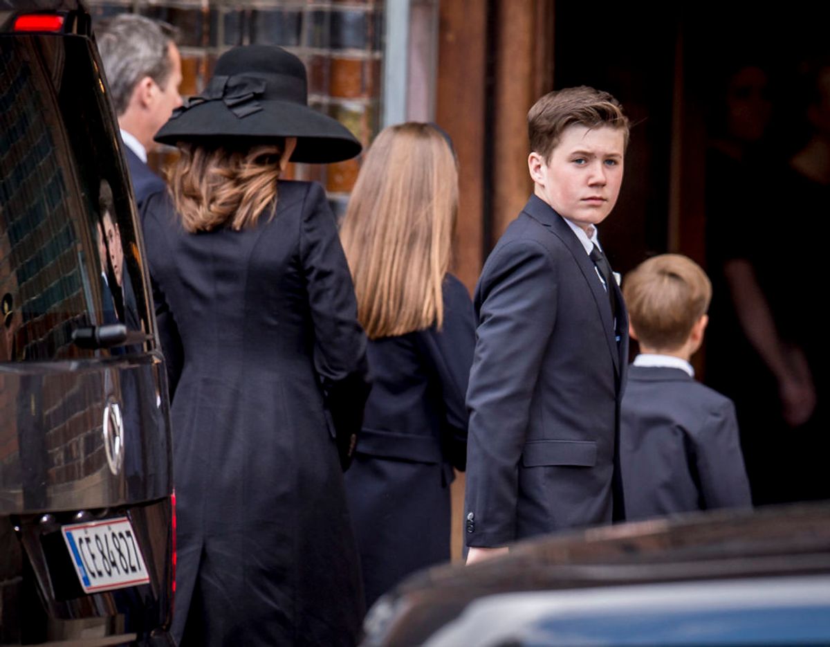 Prinsesse Isabella, prins Christian, prinsesse Josephine, prins Vincent, kronprins Frederik og kronprinsesse Mary ankom til begravelsen af de tre danske ofre for terrorangrebet i Sri Lanka fra Aarhus Domkirke i Aarhus. Foto: Scanpix
