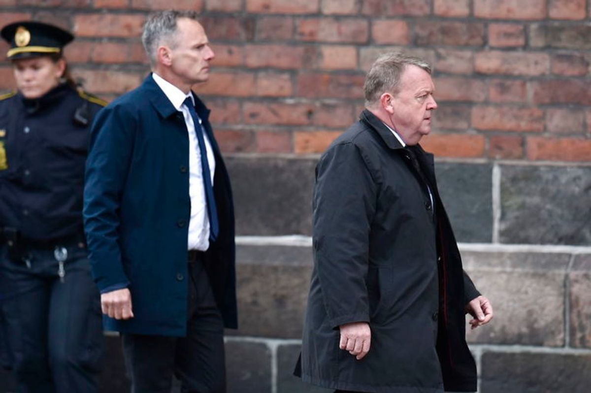 Kendte, venner, bekendte og massevis af danskere mødte op for at vise sympati for Bestseller-familien. KLIK VIDERE FOR FLERE BILLEDER. Foto: Scanpix