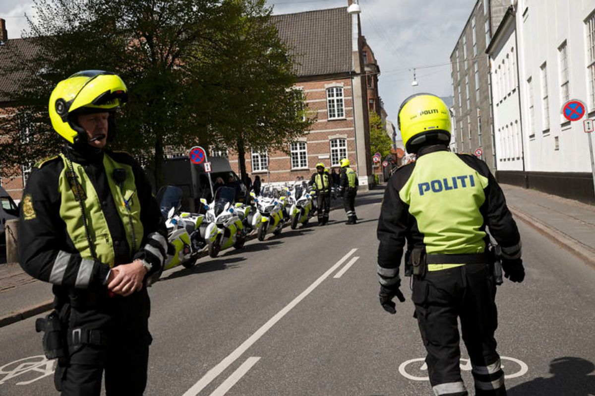 Politi på arbejde i Aarhus lørdan den 4. maj 2019. Lørdag begraves de tre danske ofre for terrorangrebet i Sri Lanka.De tre omkomne var børn af Anne og Anders Holch Povlsen. Begravelsen sker fra Aarhus Domkirke med deltagelse af Kronprinsfamilien og Statsministeren.. (Foto: Mikkel Berg Pedersen/Ritzau Scanpix)