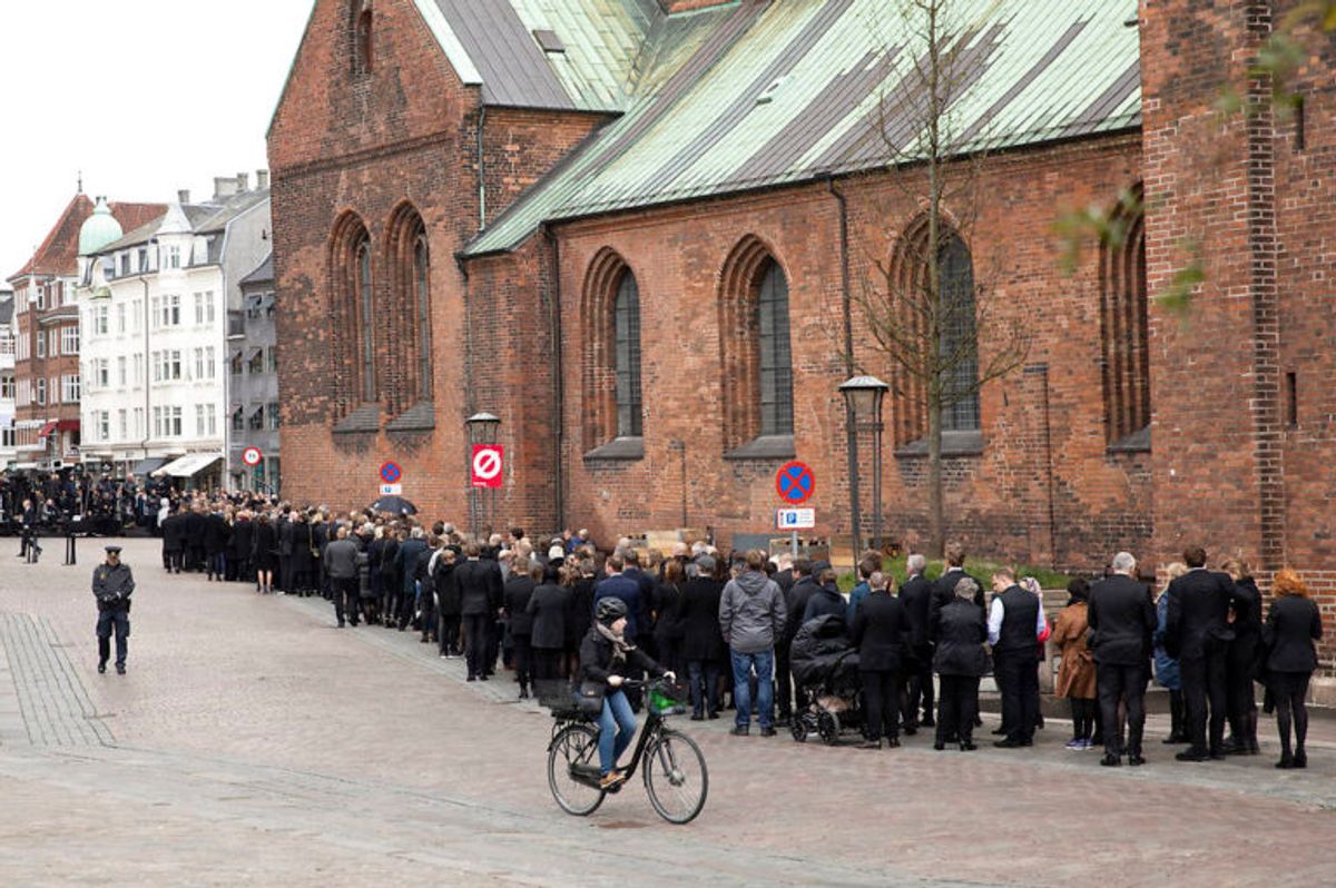 Gæsterne ankommer til Aarhus Domkirke, lørdag den 4. maj 2019. Lørdag begraves de tre danske ofre for terrorangrebet i Sri Lanka.De tre omkomne var børn af Anne og Anders Holch Povlsen. Begravelsen sker fra Aarhus Domkirke med deltagelse af Kronprinsfamilien og Statsministeren.. (Foto: Mikkel Berg Pedersen/Ritzau Scanpix)