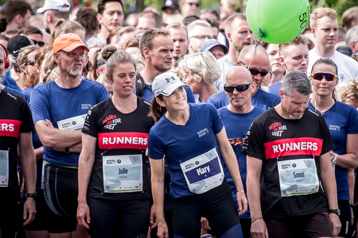 Kronprinsesse Mary løber “Royal Run” i Odense, mandag den 21. maj 2018. I løbet af dagen løber Kronprins Frederik i Danmarks fem største byer i forbindelse med, at han fylder 50 år den 26. maj 2018. Royal Run-løbet er delt op i temaer, der afspejler Kronprinsens liv. I Odense er temaet OL.. (Foto: Mads Claus Rasmussen/Ritzau Scanpix)