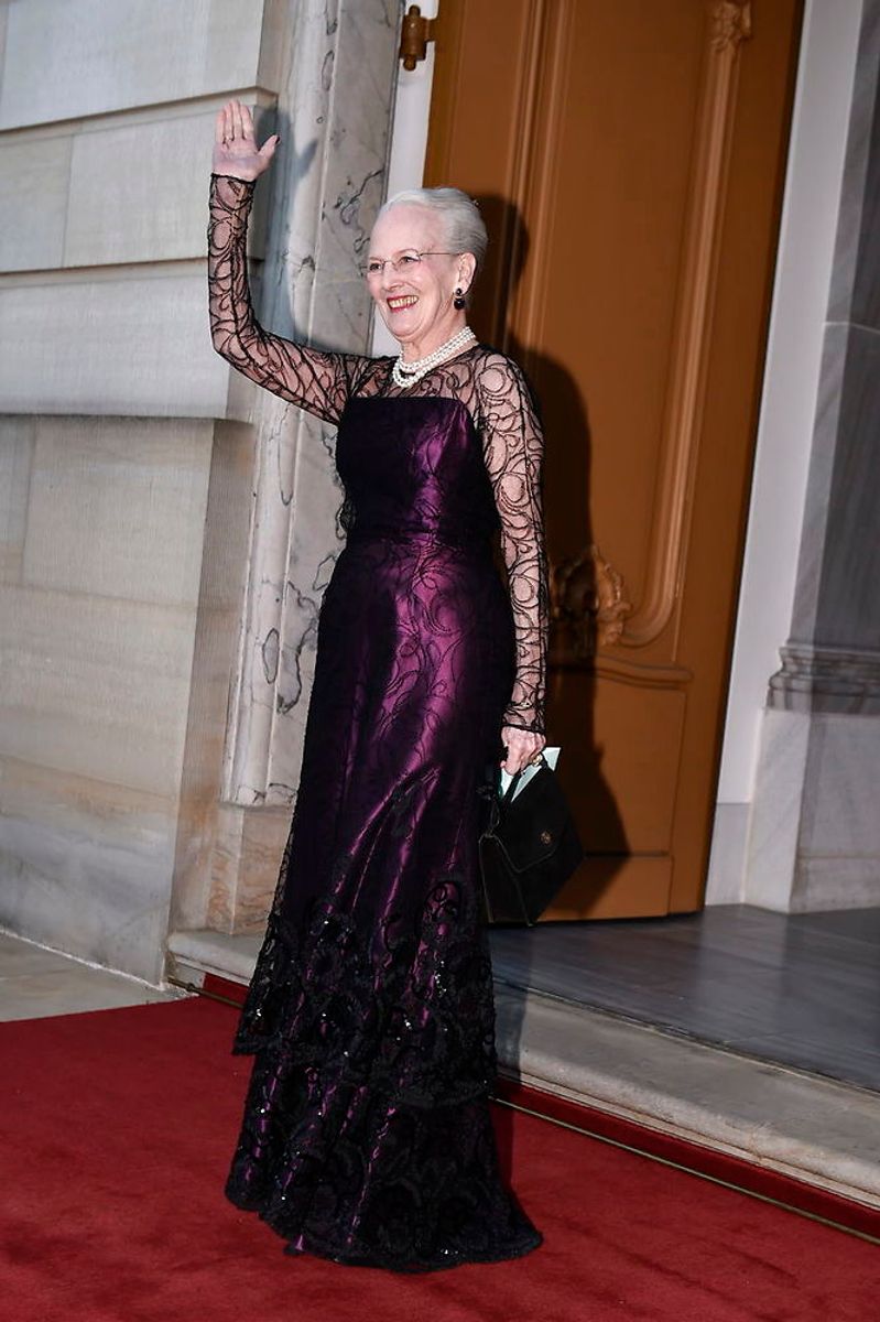 Dronning Margrethe ankommer. Middag i anledning af prinsesse Benediktes 75-års fødselsdag på Amalienborg i København, mandag den 29. april 2019.. (Foto: Mads Claus Rasmussen/Ritzau Scanpix)