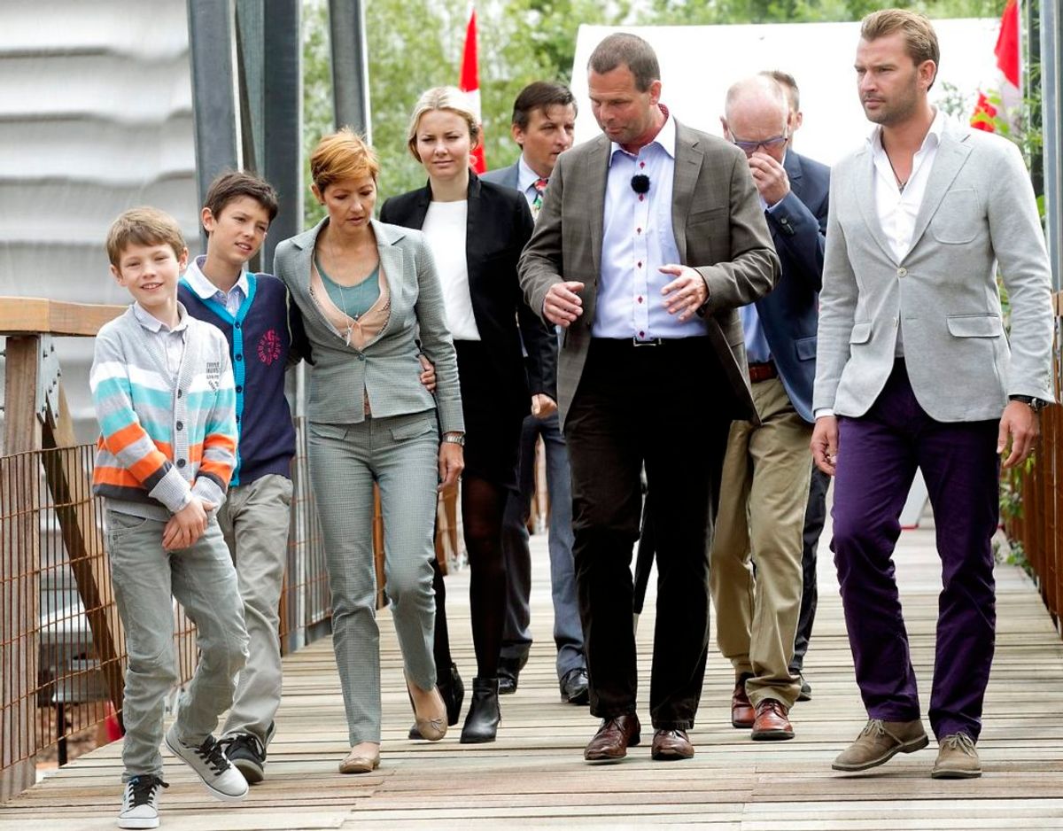 Grevinde Alexandra var blandt andet sammen med Martin Jørgensen og sønnerne prins Nikolai og prins Felix ved indvielsen af DanmarksParken i Randers Regnskov lørdag d. 23. juni 2012. Foto: Scanpix.