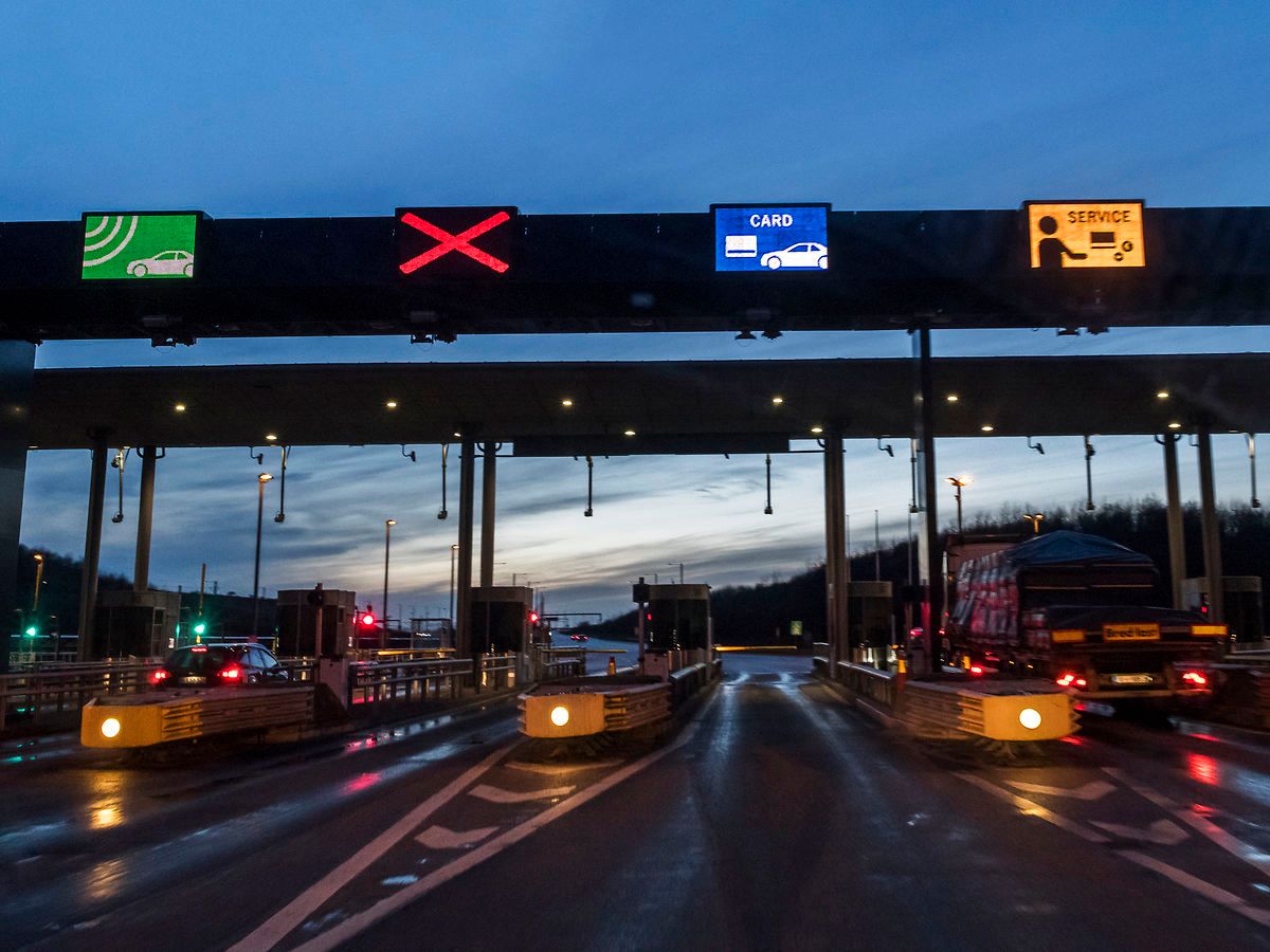 Flere danske bilister har oplevet stenkast på en svensk motorvej ved Ystad