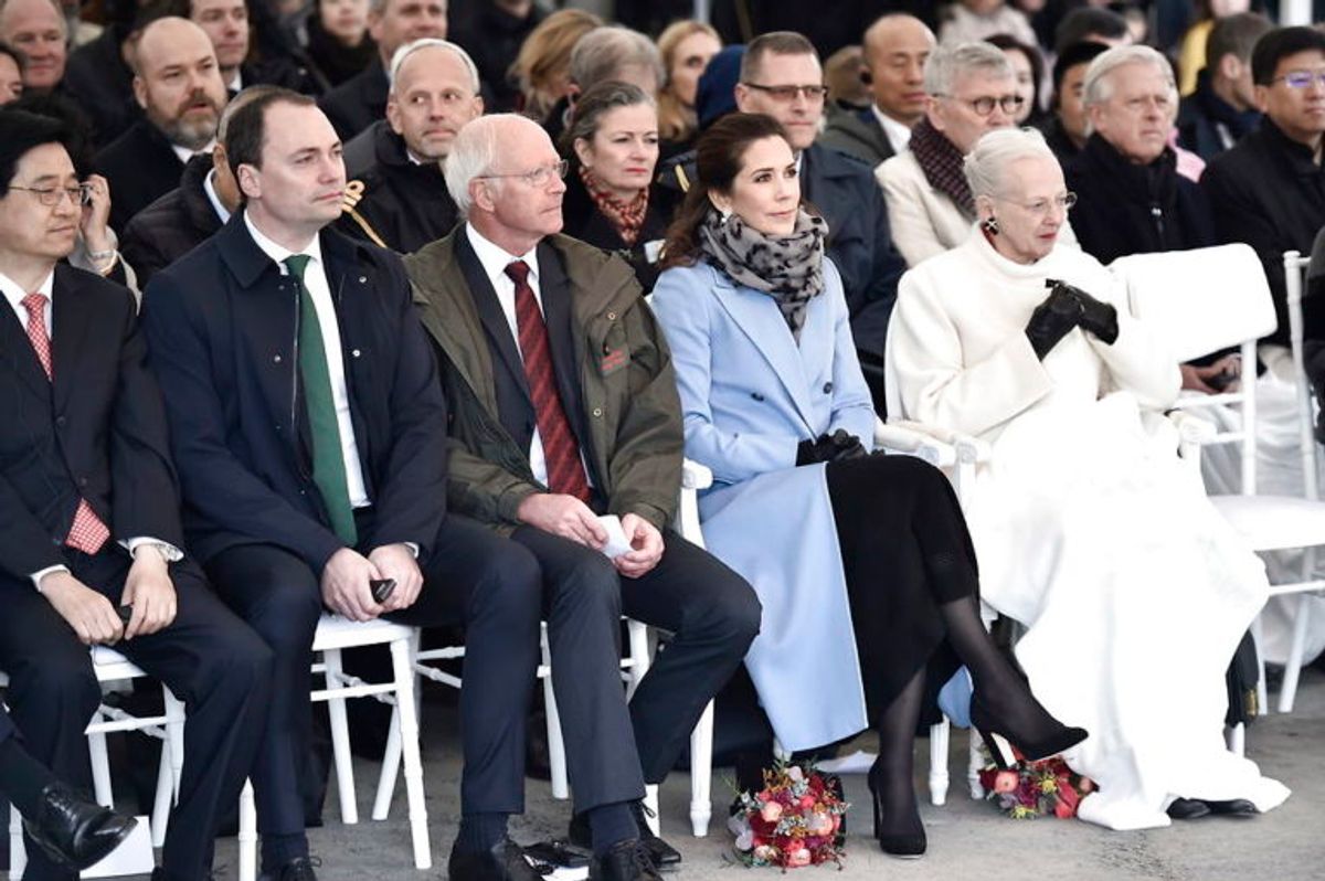 Både dronning Margrethe og kronprinsesse Mary var mødt op for at sige hej til pandaerne. KLIK VIDERE OG SE FLERE BILLEDER FRA ONSDAGENS VELKOMST. (Foto: Scanpix)
