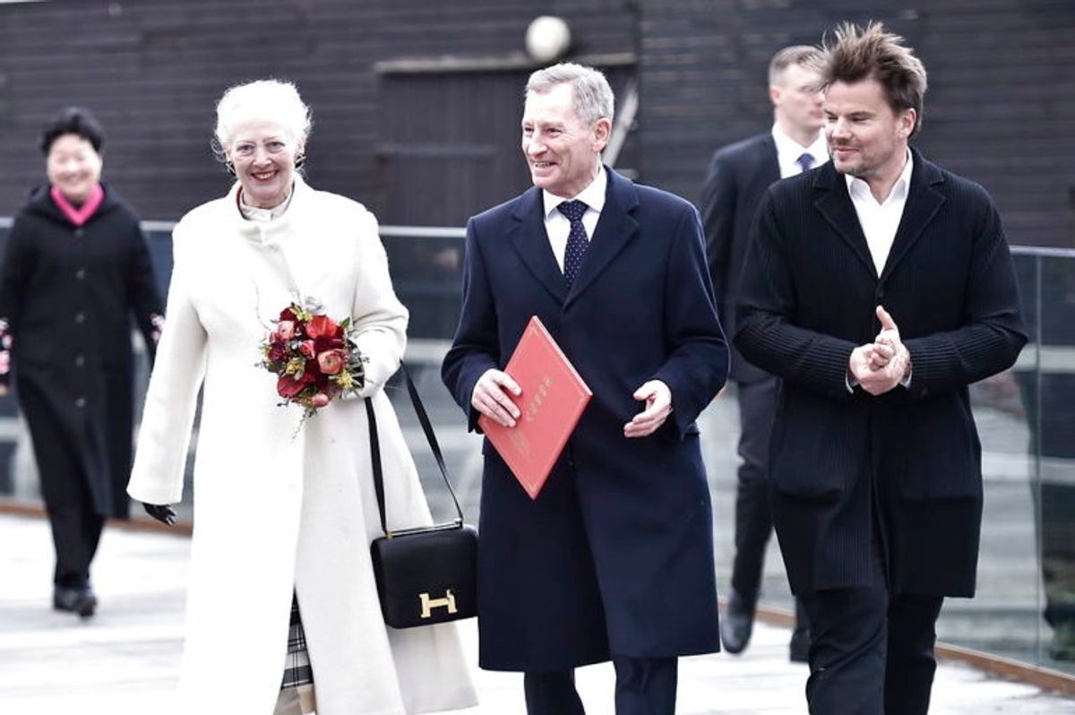 Både dronning Margrethe og kronprinsesse Mary var mødt op for at sige hej til pandaerne. KLIK VIDERE OG SE FLERE BILLEDER FRA ONSDAGENS VELKOMST. (Foto: Scanpix)