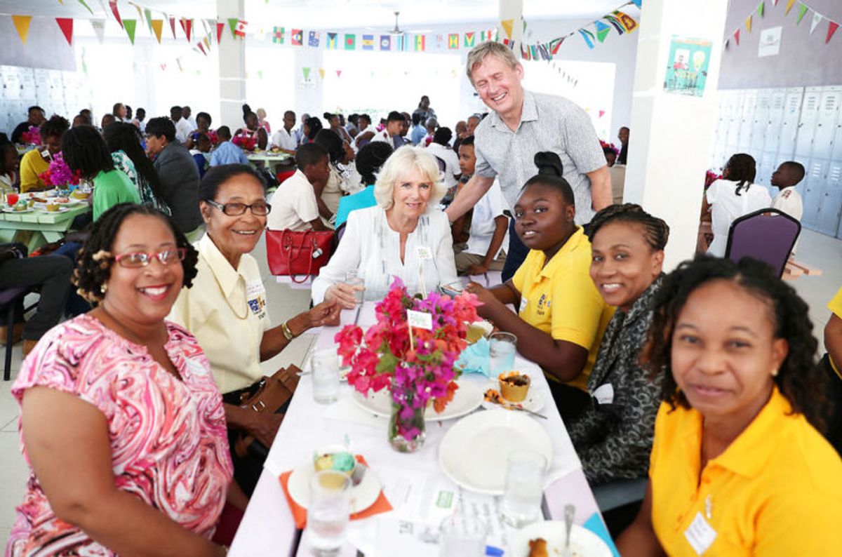 Camilla nød en frokost i hyggeligt selskab. Foto: Scanpix