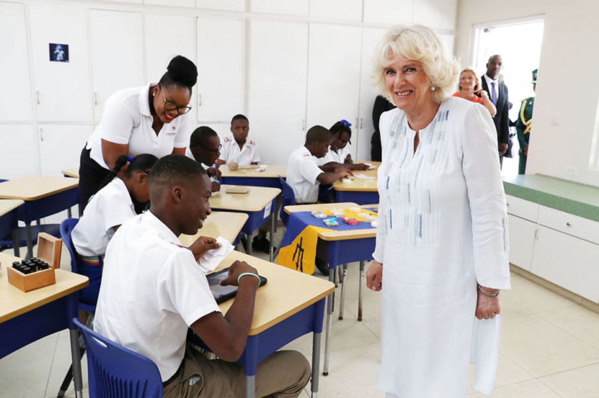 Camilla mødte både ansatte og børn, da hun besøgte skolen. Foto: Scanpix