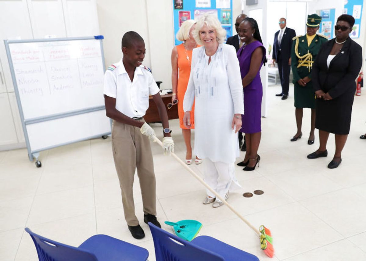 The Derrick Smith School & Vocational Centre i Bridgetown fik besøg af hertuginden. Foto: Scanpix