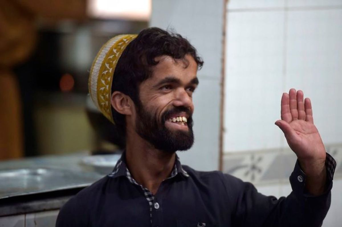 Rozi Khan er blevet en lokal berømthed, fordi han ligner en verdenskendt skuespiller. KLIK VIDERE FOR FLERE BILLEDER. Foto: Scanpix