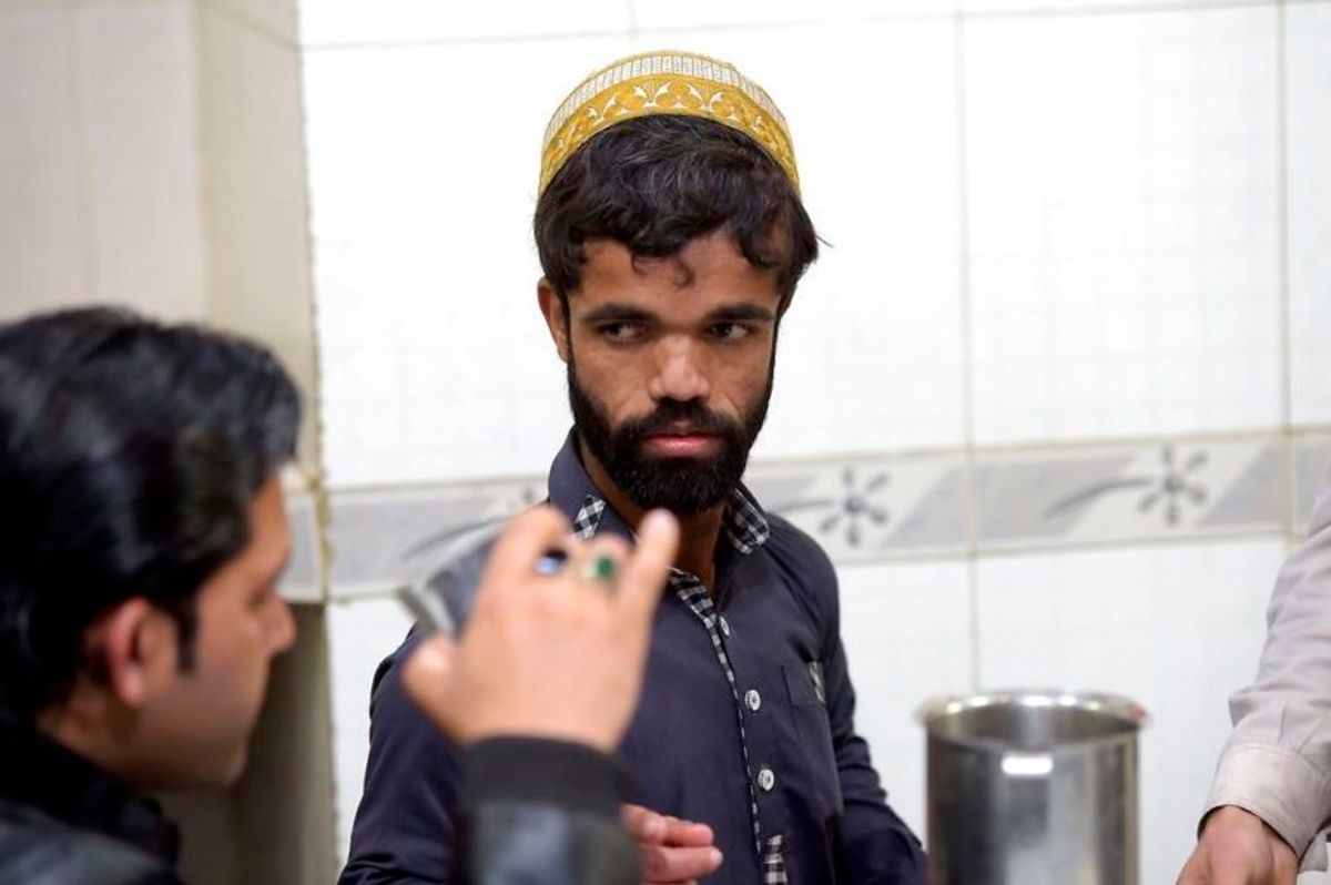 Rozi Khans chef er yderst glad for sin tjeners hårde arbejde. Foto: Scanpix