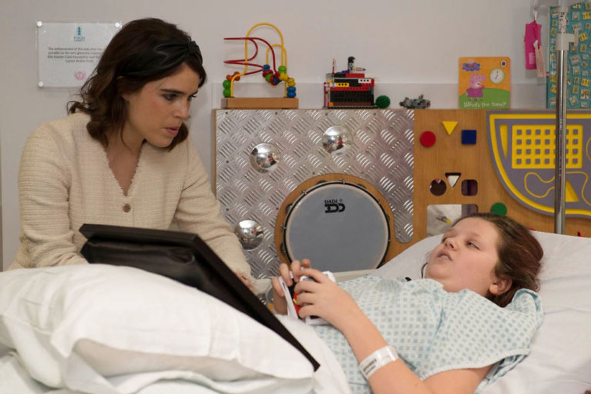 Eugenie tog sig mere end god tid til at tale med patienten Maggie Hawkes på blot 12 år. Foto: Scanpix