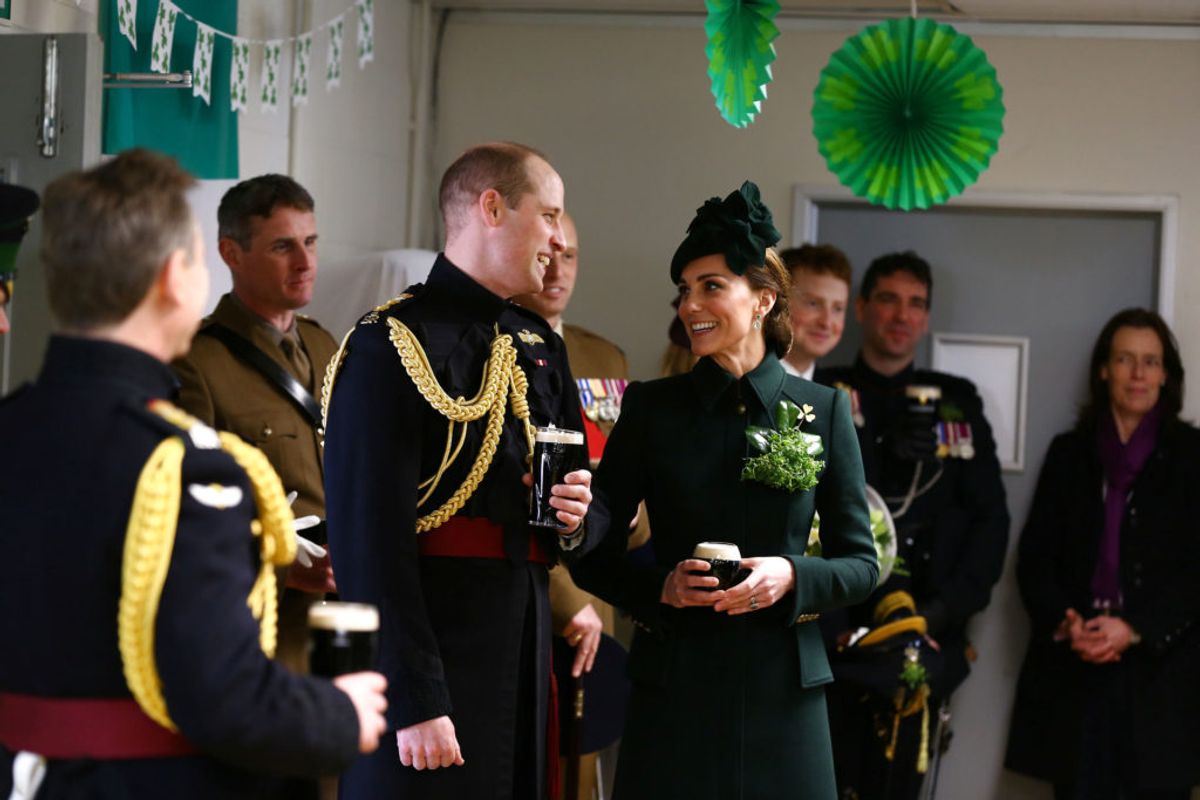 Prins William og hertuginde Kate ved St. Patricks Day-paraden søndag. (Foto: Gareth FulleR/Scanpix).