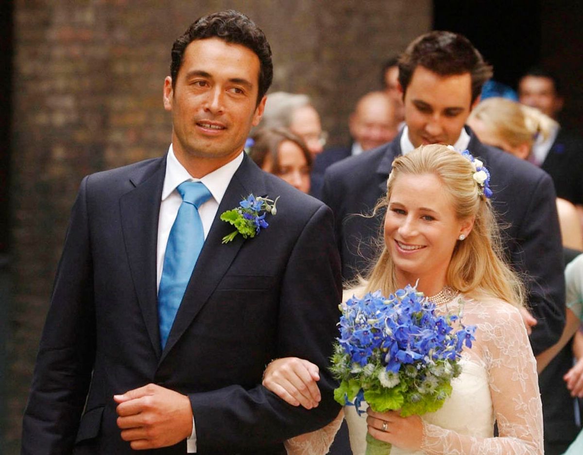 Lady Davina Windsor og hendes mand Gary Lewis arm i arm. Det engelske kongehus har netop bekræftet at parret er blevet skilt. Klik videre i galleriet for at se flere royale skilmisser. Foto: UNG/WPA POOL CHRIS YOUNG / POOL / AFP