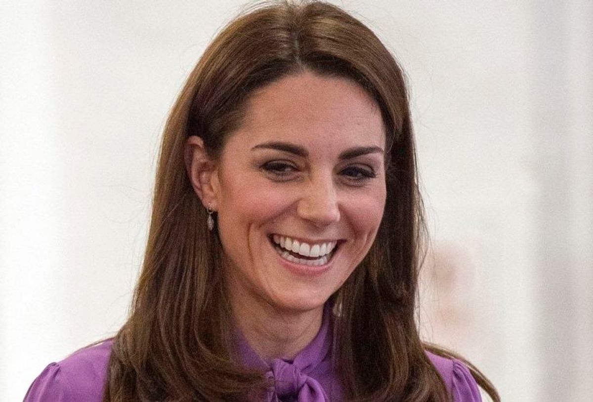 Her ses hertuginden af Cambridge i den omtalte bluse. KLIK VIDERE OG SE FLERE SKØNNE BILLEDER. Foto: Scanpix