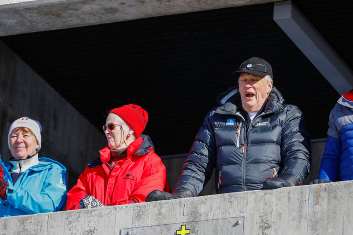 Danmarks dronning Margrethe og kong Harald nød det lækre vejr. Foto: Scanpix