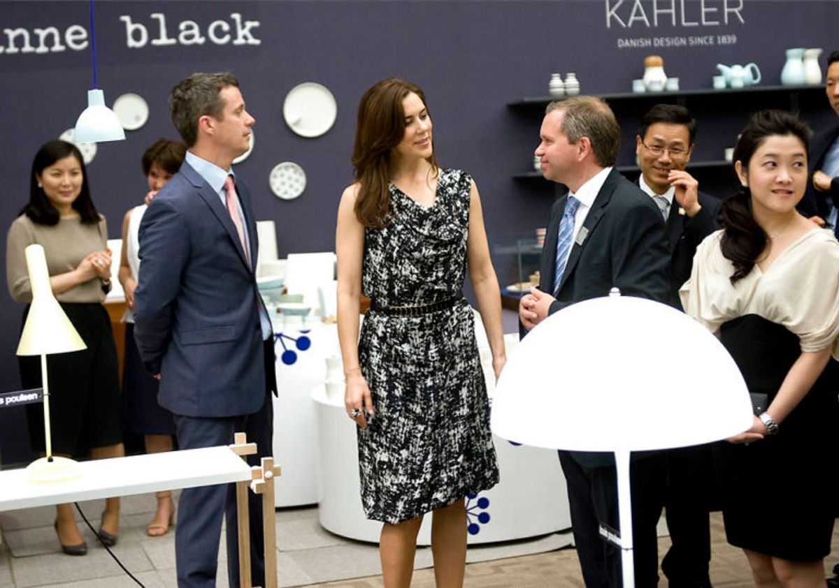 Louis Poulsen. Kronprins Frederik og Kronprinsesse Mary åbner pop-up-butikker i Shinsegae. Shinsegae afdeling er den største stormagasin i Korea og tyve danske virksomheder vil vise og sælge deres produkter udelukkende en uge i de vigtigste butik i Seoul og en uge i Busan, den næststørste by i Korea
