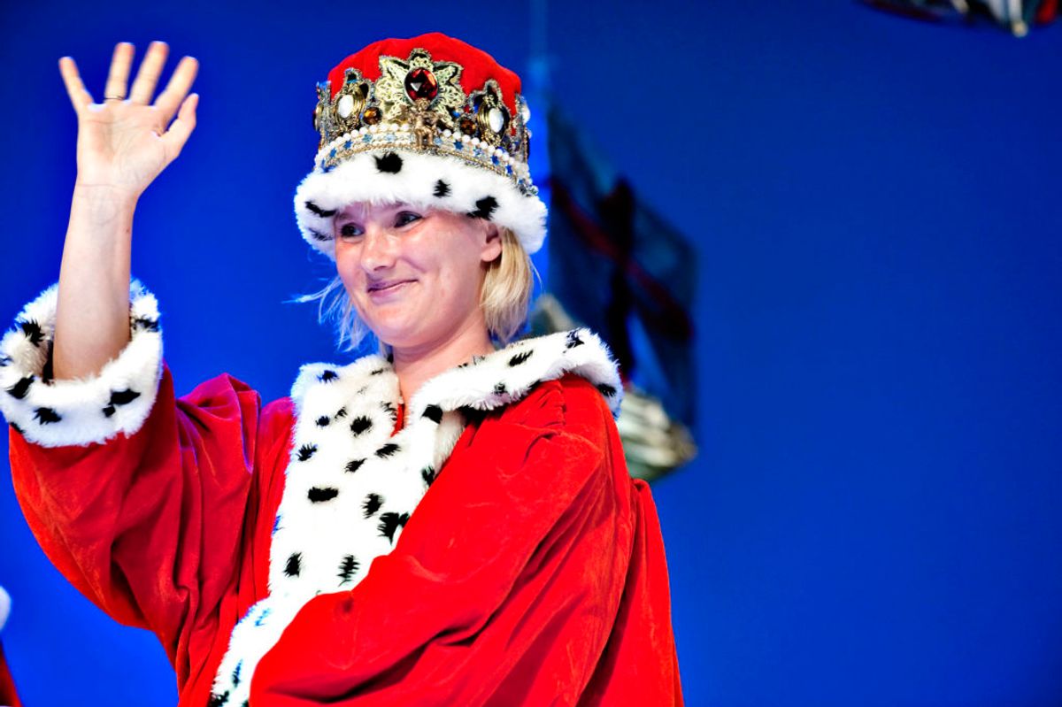 Her bliver komtessen valgt til æresjulemand. Foto: Casper Christoffersen/Scanpix.