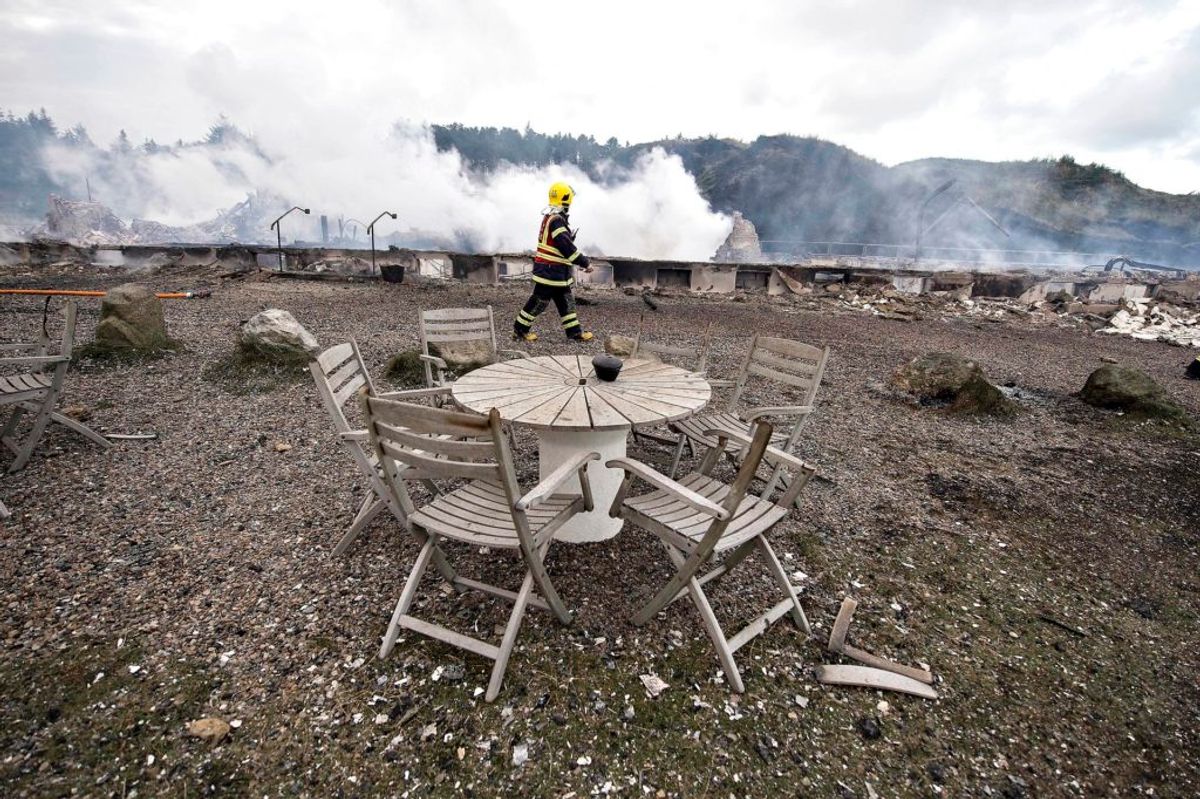 Svinkløv Badehotel brændte natten til 26. september 2016. Der stod ikke meget tilbage efter branden. KLIK VIDERE FOR AT SE, HVORDAN DET GENOPBYGGEDE BADEHOTEL SER UD I DAG. (Foto: Scanpix)