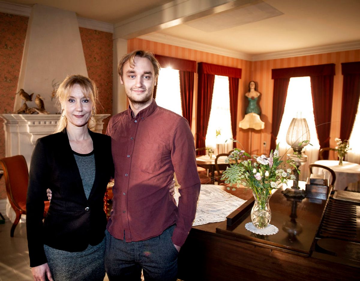 Anette Støvelbæk og Lue Støvelbæk ved TV 2 pressemødet på ‘Badehotellet’ sæson VI. I serien skal de spille moder og søn. (Foto: Liselotte Sabroe/Ritzau Scanpix)