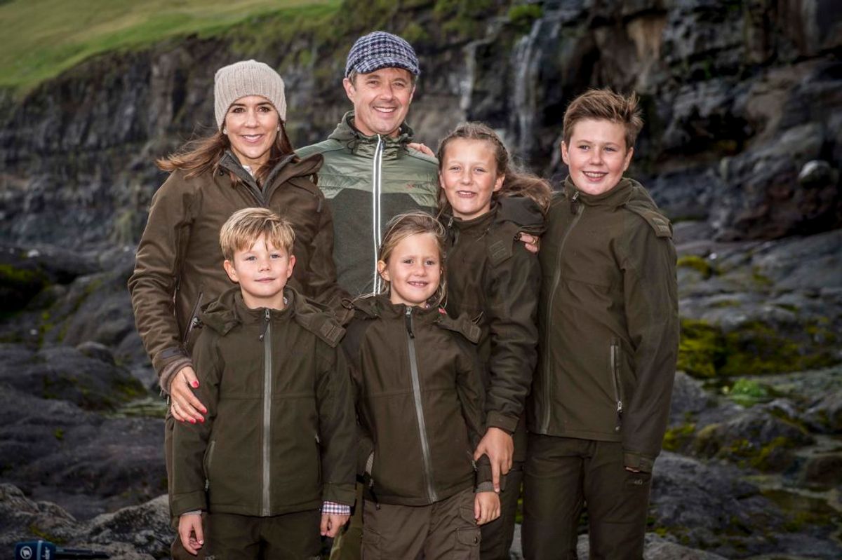 Prins Christian, kronprinsesse Mary, prins Vincent, prinsesse Josephine, prinsesse Isabella og kronprins Frederik i forbindelse med deres officielle besøg på Færøerne, fredag den 24. august 2018. I 2007 skete, der noget ganske afgørende for tronfølgen. KLIK VIDERE og se flere billeder. Foto: Mads Claus Rasmussen/Ritzau Scanpix