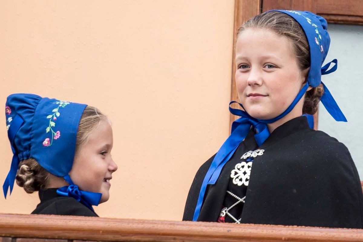 Prinsesse Isabella og prinsesse Josephine ankommer med Dannebrog til Thorshavn i forbindelse med kronprinsparrets officielle besøg på Færøerne, torsdag den 23. august 2018.. (Foto: Mads Claus Rasmussen/Ritzau Scanpix)