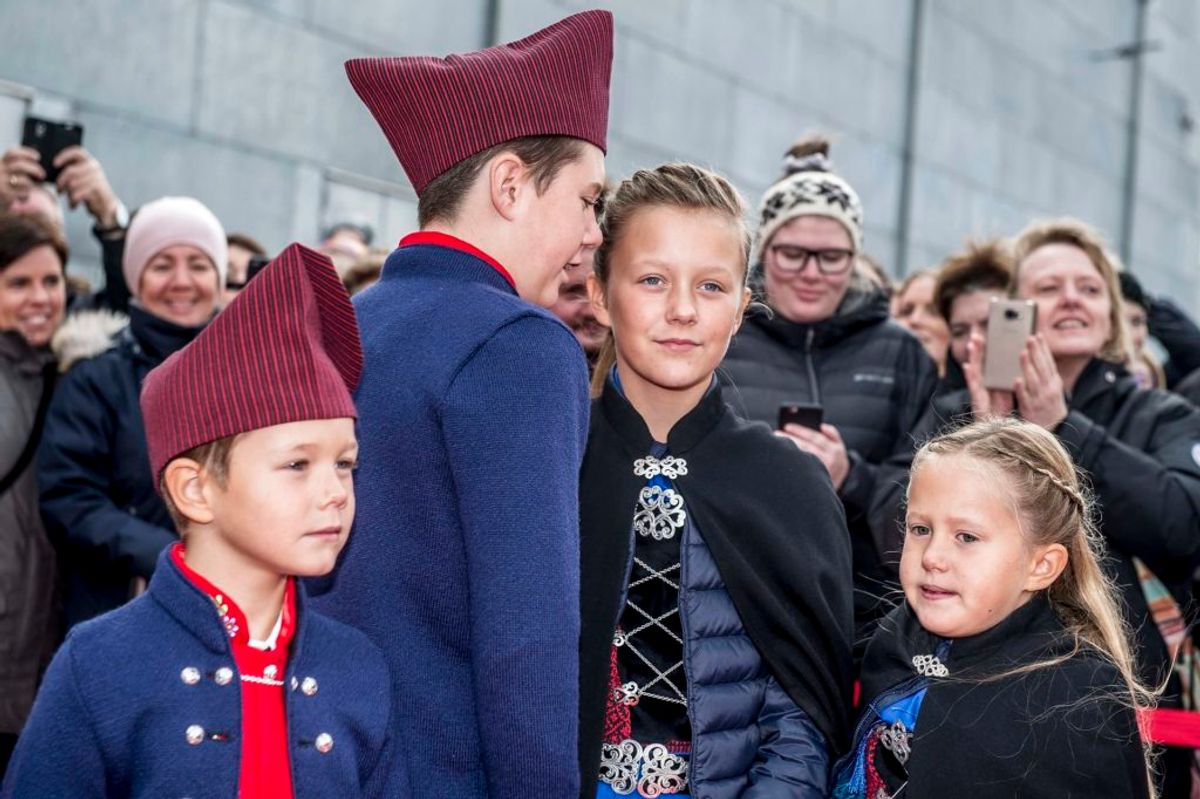 Prins Vincent, prins Christian, prinsesse Isabella og prinsesse Josephine efter ankomst med Dannebrog til havnen ved Bakkafrost i forbindelse med deres officielle besøg på Færøerne, lørdag den 25. august 2018.. (Foto: Mads Claus Rasmussen/Ritzau Scanpix)