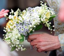 Har været en hemmelighed i årevis: Kæmpe drama bag brudebuket