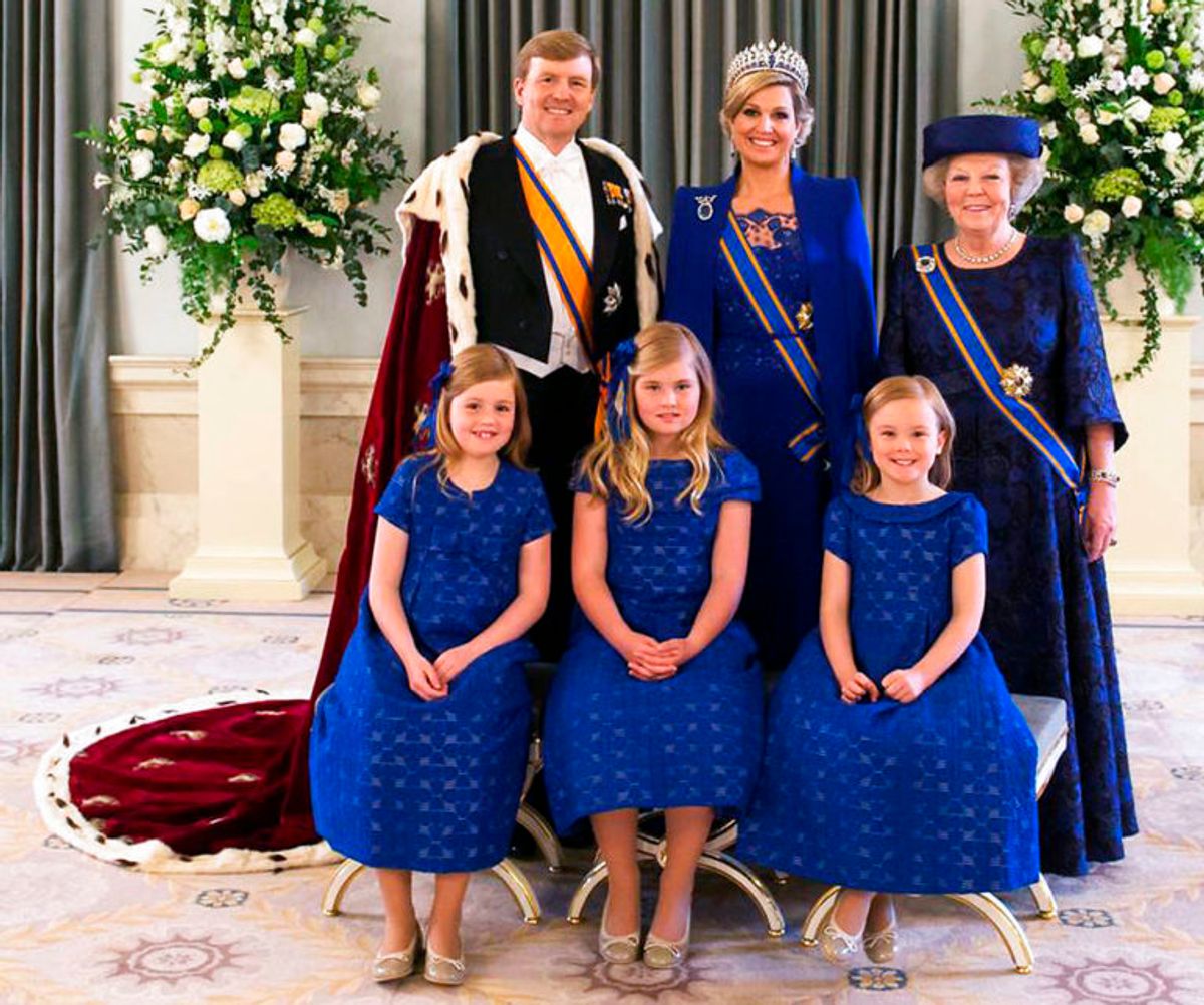 Sådan så hele familien ud, da Willem-Alexander blev kronet i 2013. (Foto: Scanpix) KLIK FOR FLERE FANTASTISKE BILLEDER AF FAMILIEN!