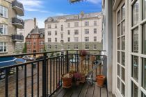 Kendt skuespiller sælger lejlighed: Flytter ind hos Lukas Graham