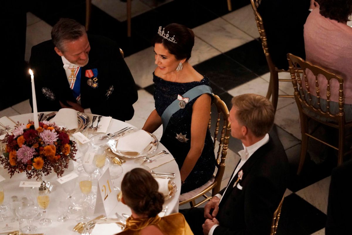Kronprinsesse Mary imellem Anders Samuelsen (tv) og Kristian Thulesen Dahl. KLIK FOR FLERE ROYALE BILLEDER. (Foto: Martin Sylvest/Ritzau Scanpix 2018)