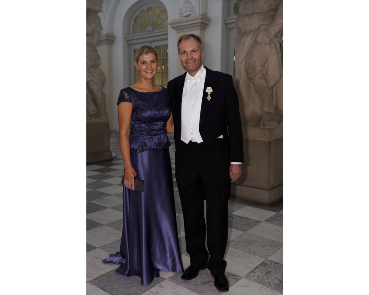 Dansk Folkepartis Peter Skaarup fremstår måske lidt ubarberet, men til gengæld ser fru Therese Skaarup brandgodt ud. (Foto: Scanpix)