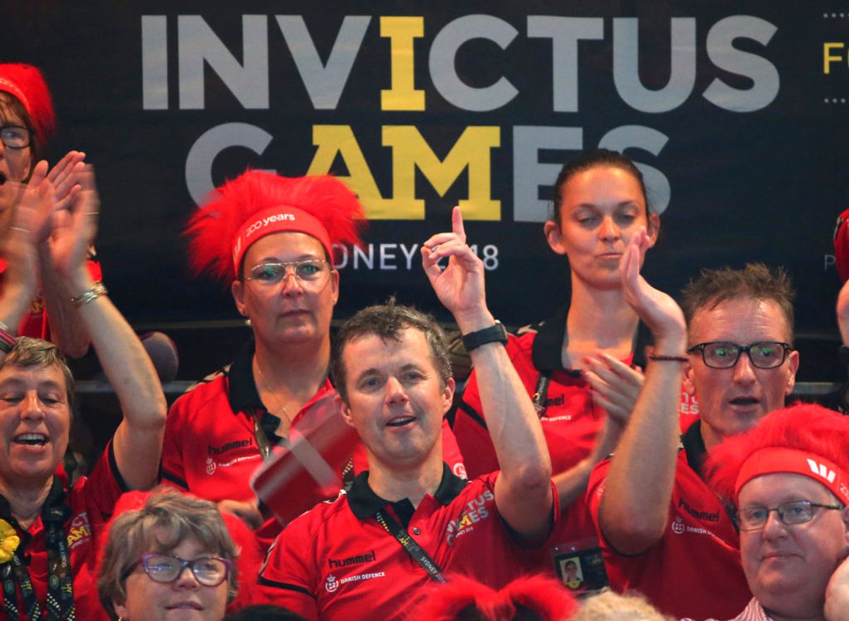 Kronprins Frederik er i øjeblikket Australien, hvor han bakker op om krigsveteraner ved Invictus Games. Det samme er britiske prins Harry og hertuginde Meghan. KLIK VIDERE OG SE FLERE BILLEDER FRA DEN SMUKKE ROYALE OPBAKNING TIL VETERANERNE. Foto: Scanpix.