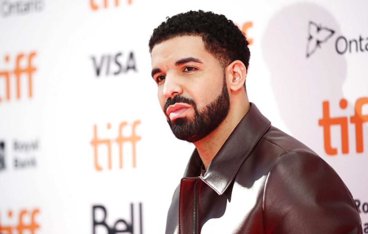 Drake, 31, og Millie Bobby Brown, 14, har tilsyneladende et meget tæt forhold. (Foto: Scanpix)
