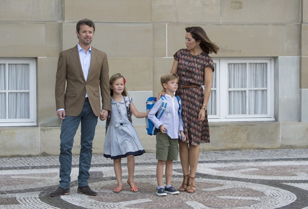 Første skoledag for tvillingerne prins Vincent og prinsesse Josephine var i 2017. De går ligesom storebror Christian og storesøster Isabella på Tranegårdskolen i Hellerup . Foto: Scanpix