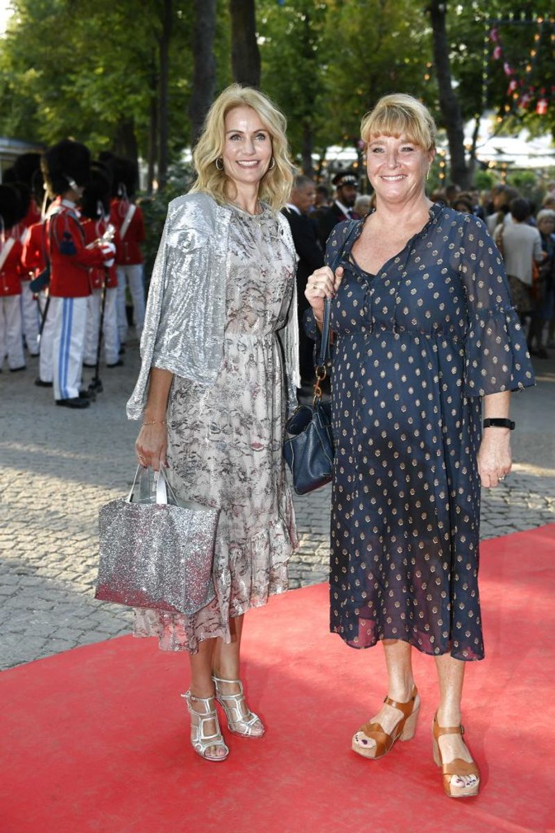 Tidligere statsminister Helle Thorning-Schmidt ankommer (tv). Rød løber – Kronprinsesse Mary og prinsesse Benedikte til premiere på New York City Ballet i Tivolis Koncertsal, onsdag den 15. august 2018. (Foto: Tariq Mikkel Khan/Scanpix 2018)