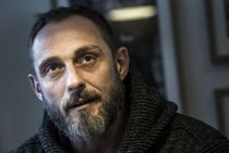 Roland Møller vinker farvel til tårnhøj hyre: Jeg vil hellere være til at stole på